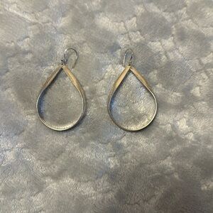 Silpada do the twist earrings